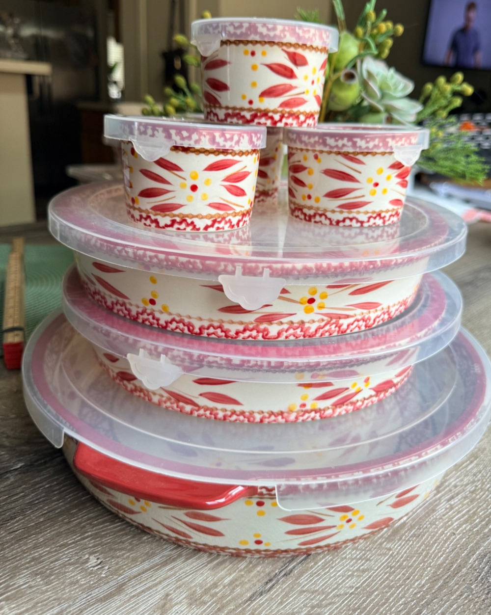 Temp-tations Old World Cranberry 3 Round Bakeware w/lids; 4 Ramekins